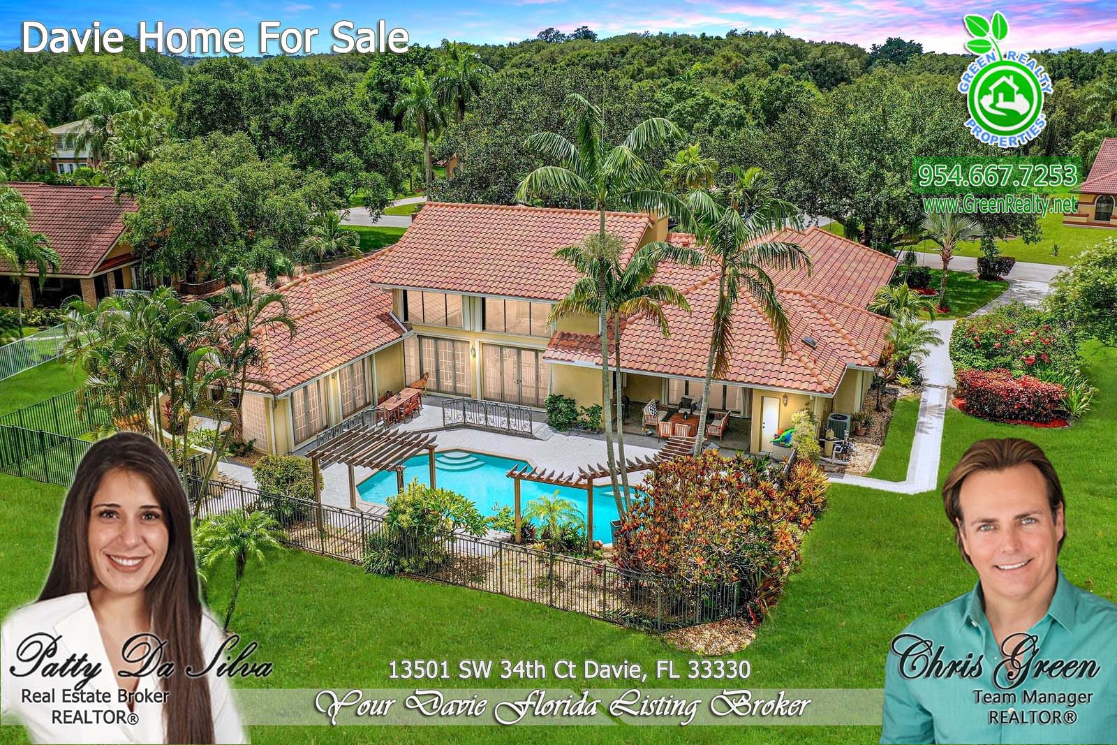 Waterfront Estate Pool Home in Whispering Pines, Davie