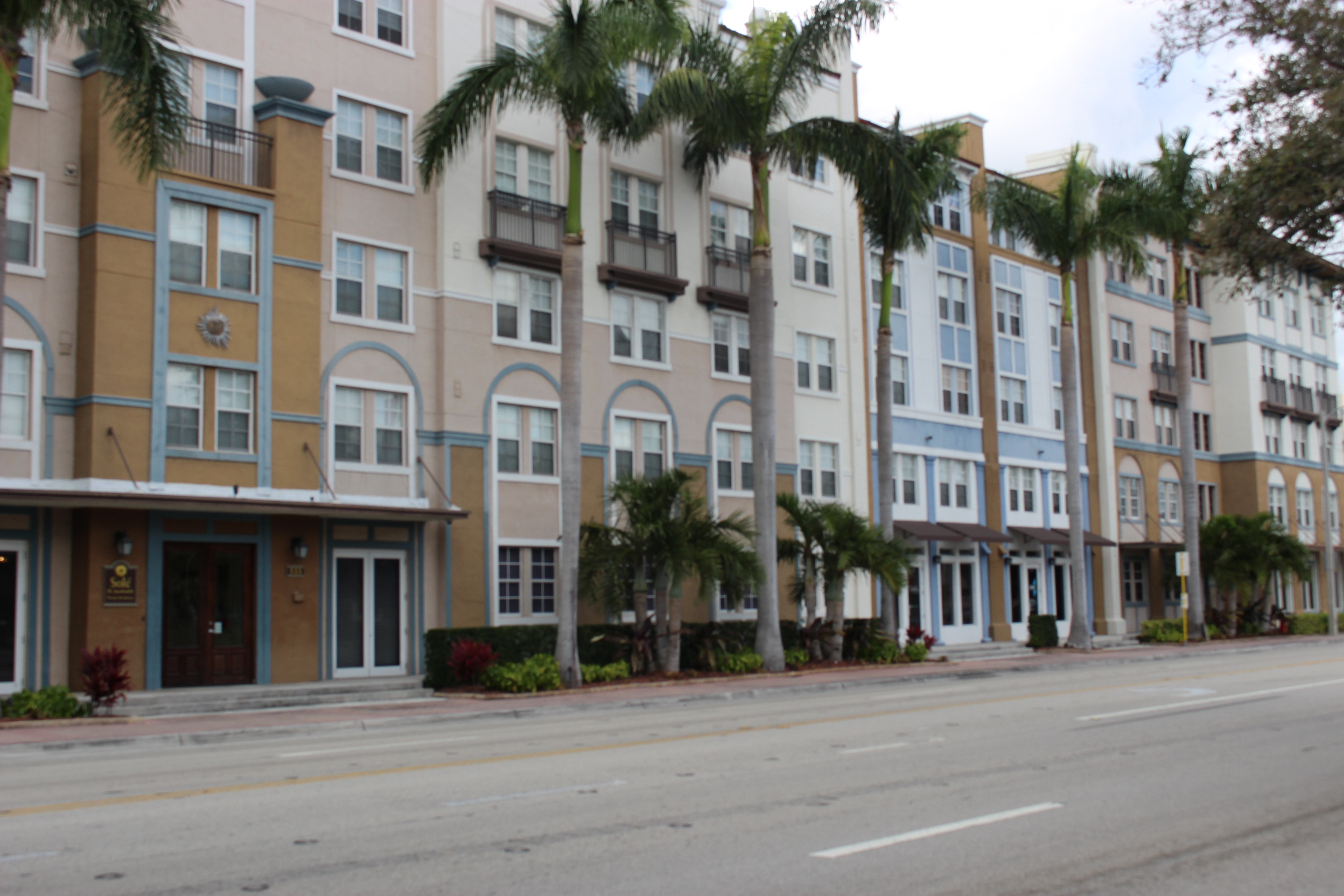 SOLE AT FORT LAUDERDALE CONDO . 1/1 for RENT.
