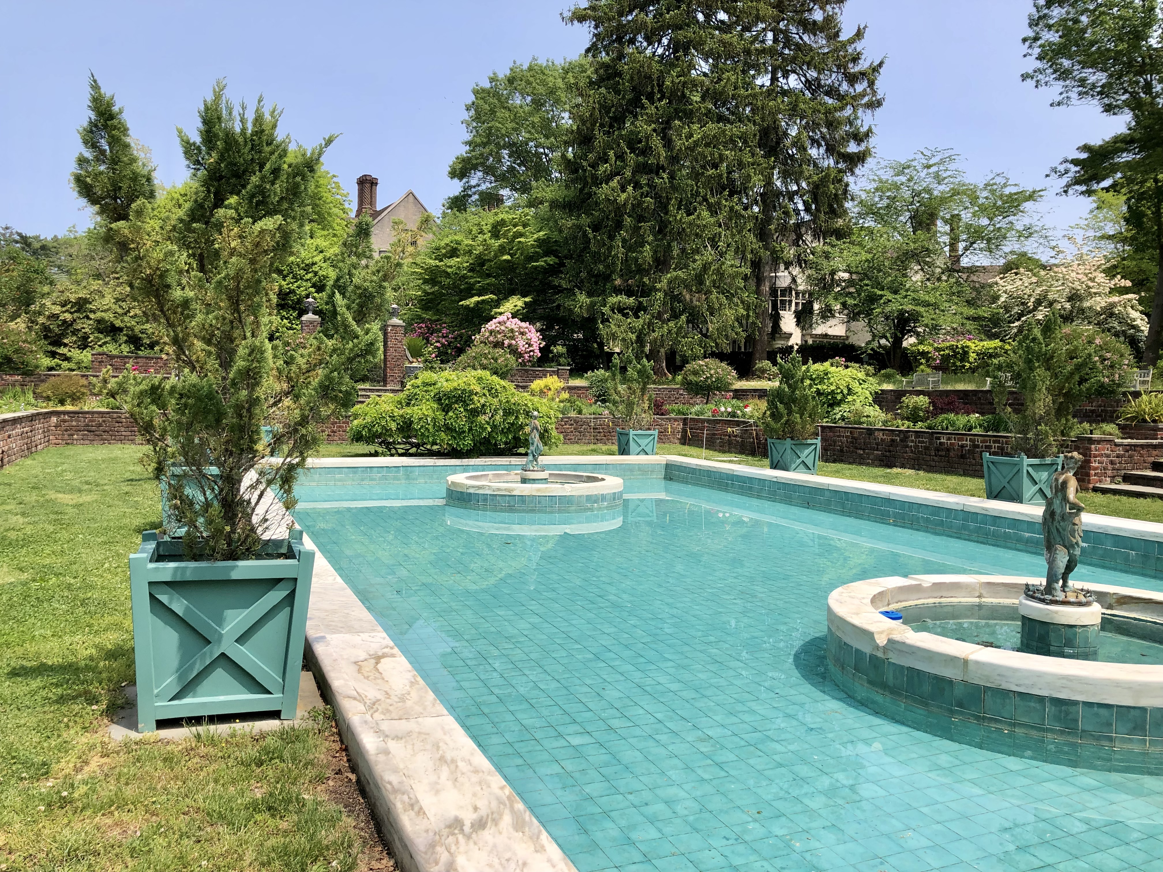 cole_house_planting_feild_fountain_photo_by_new_york_city_feng_shui_sound_healing_consultant_.jpg