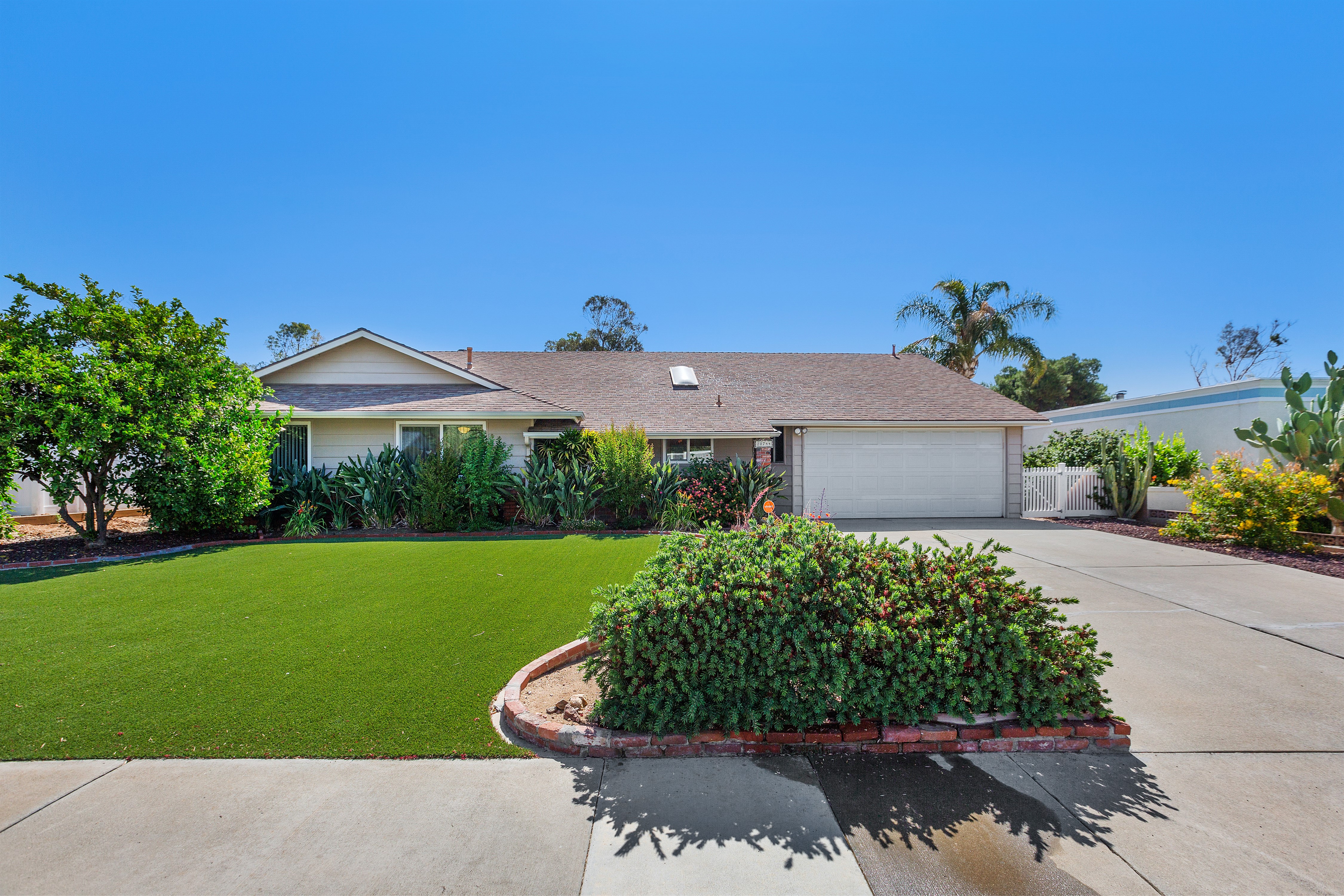 Just Listed! Beautiful home Menifee 55+ "On Golf Course