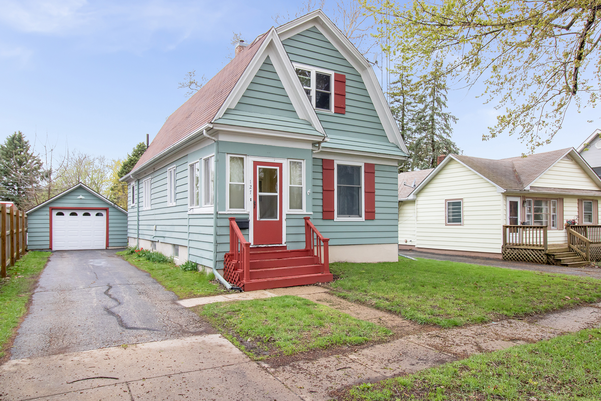 127 Stiles St, Genoa, IL 60135