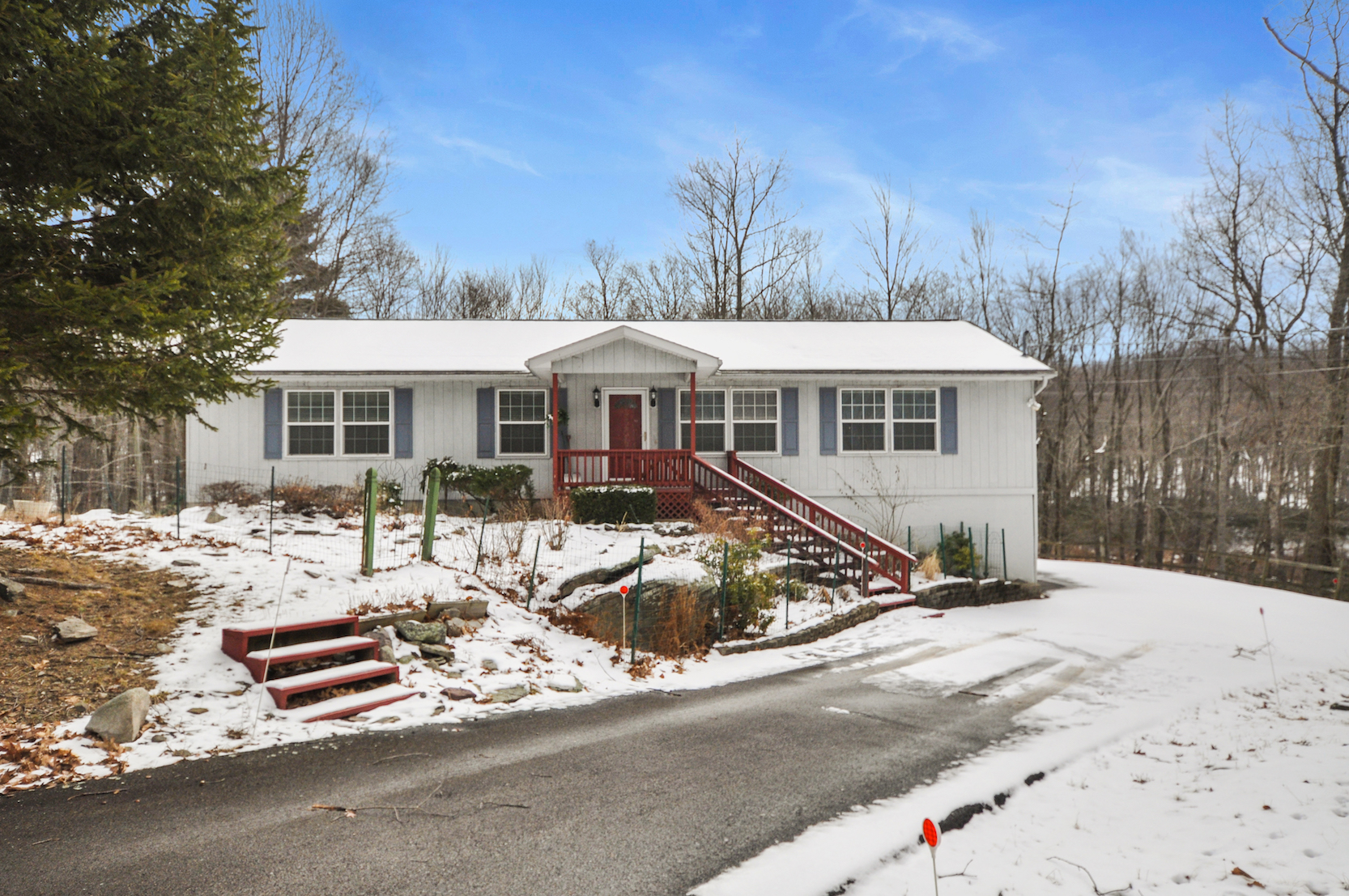 102 Butternut Lane, Greentown PA Tanglwood Lakes Home