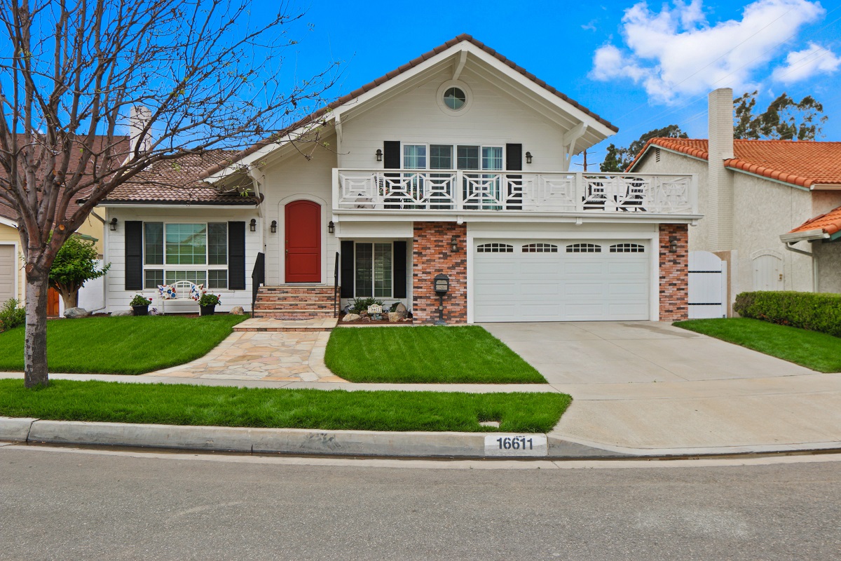 Just Listed! 16611 Avenue, Cerritos