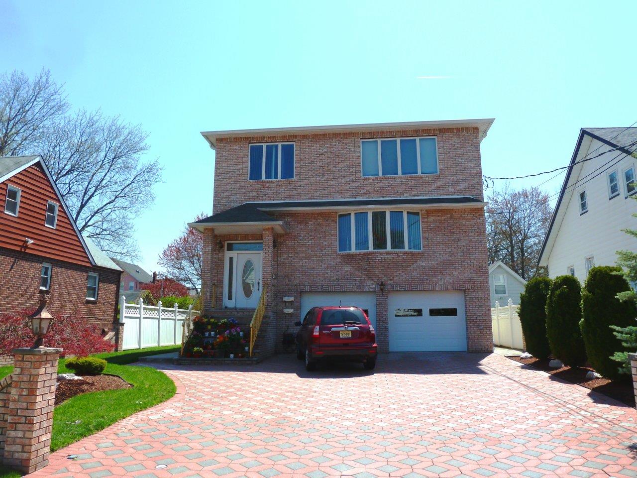 Beautiful Lyndhurst 2 Family on Deep lot at 332 Chase A