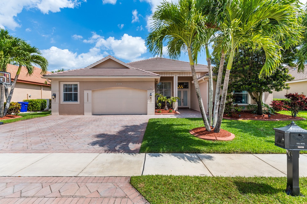 5 Bed/4 Bath Lakefront Pool Home sold in Pembroke Pines