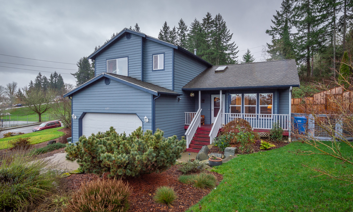 Beautifully Maintained Home on Tumwater Hill