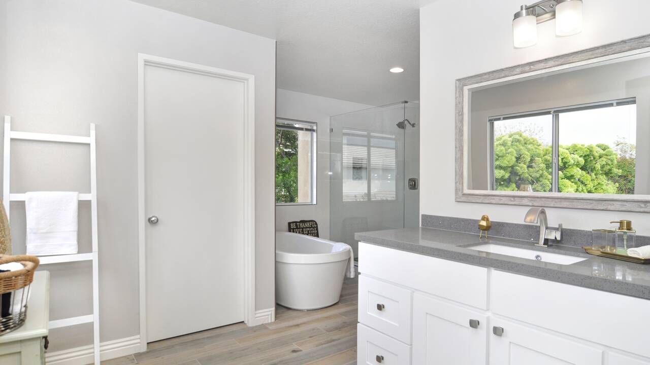 bathroom-4130000.jpg