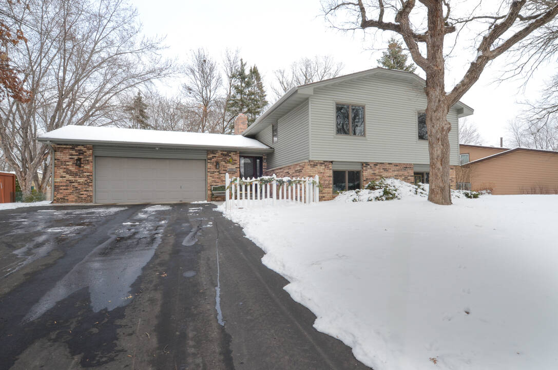 Coon_Rapids_home_near_trails.jpg