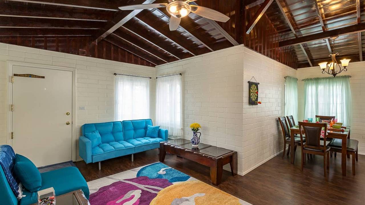 CottageAirBNB.jpg