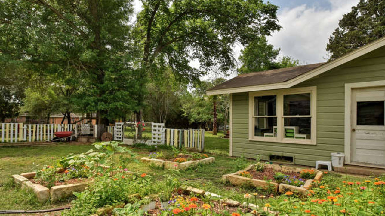901_S_Pecan_Ave-small-029-21-Rear_Exterior_008-666x442-72dpi.jpg