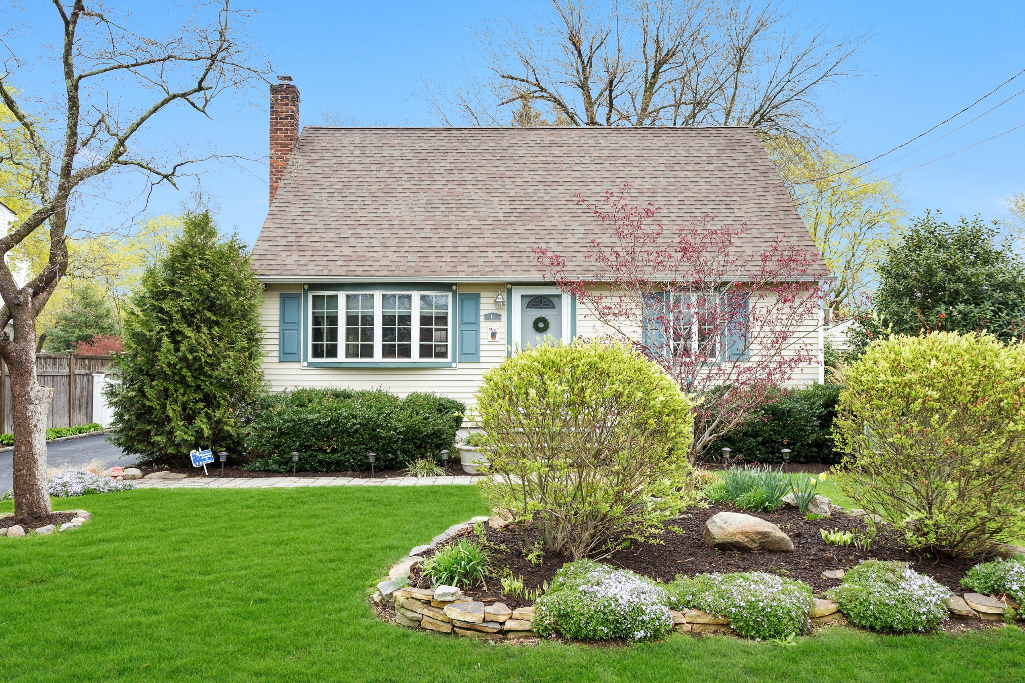 Greenlawn Village Home with a Detached 3 Car Garage