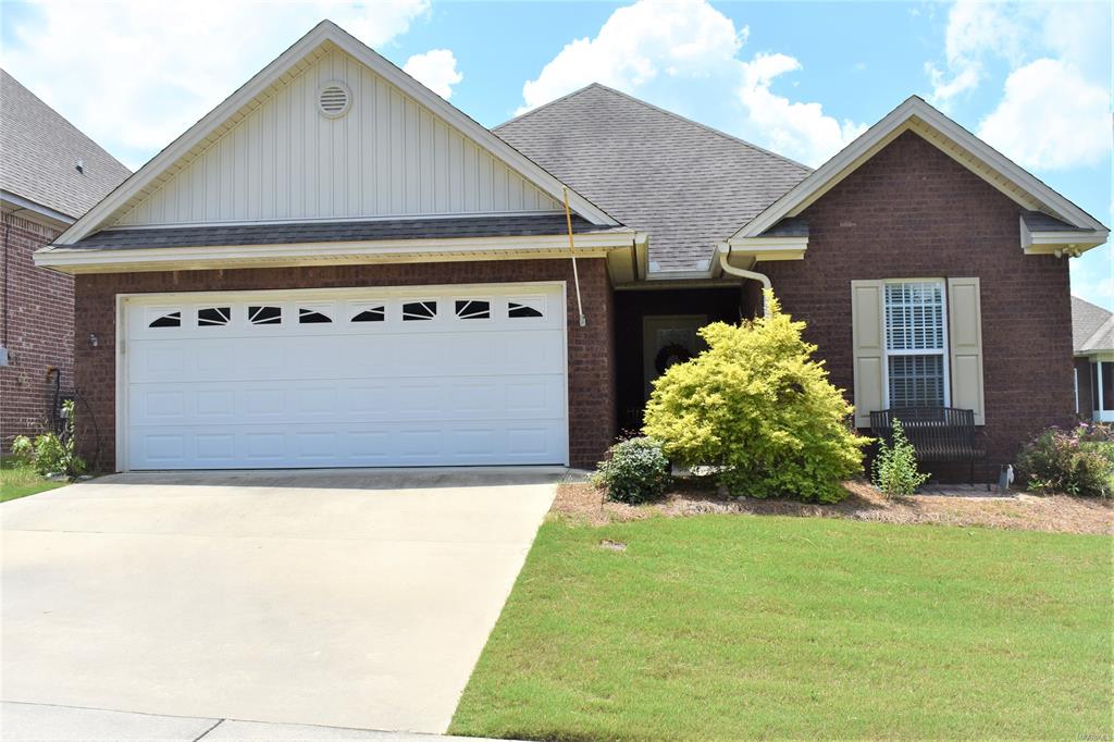16 Brittany Drive N, Elmore, AL 36025