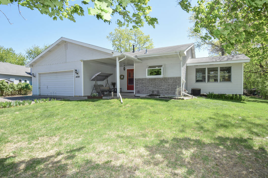 Beautiful_Andover_Home_on_a_Large_Wooded_Lot.jpg