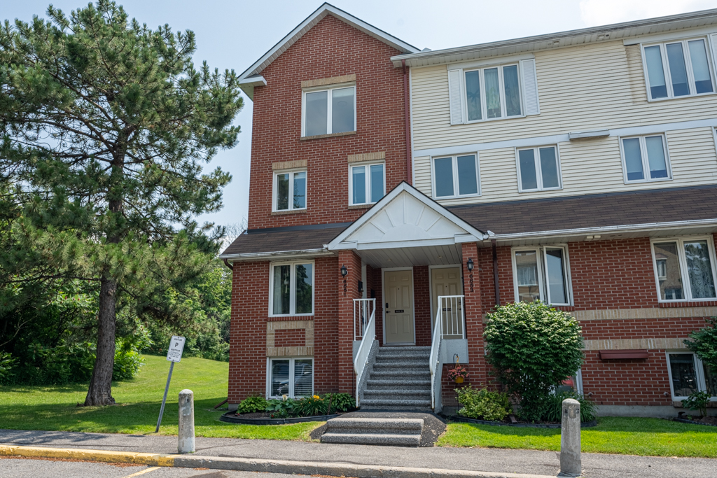 End unit home in the Heart of Orleans