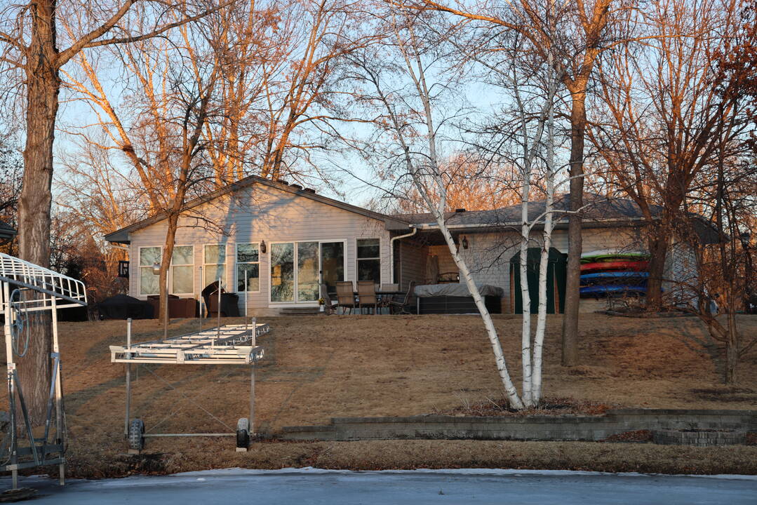 Stunning_Home_on_Crooked_Lake__Andover.jpg