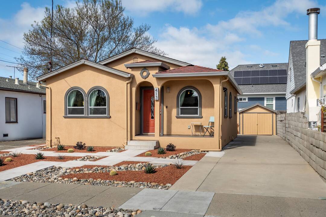 02_-_Front_Exterior_and_Driveway_-_413_Santa_Inez.jpg