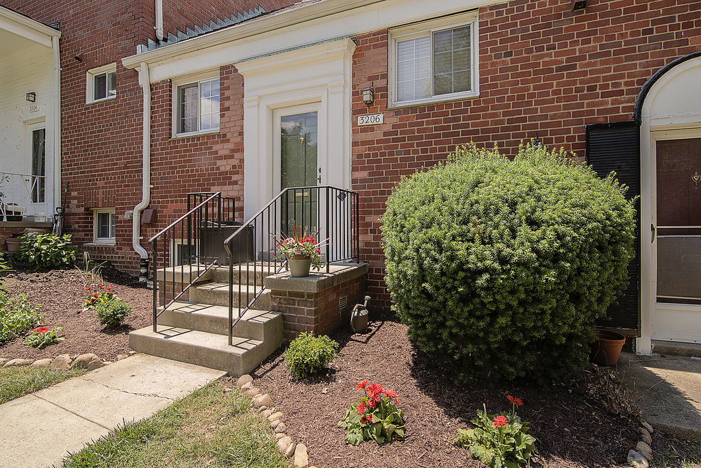 Parkfairfax 3206 Valley Dr. Alexandria, VA Just Listed!