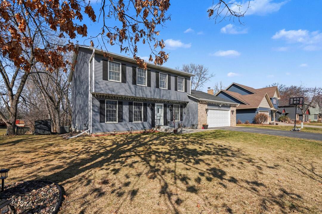 Pond-View_Living_in_Oakdale.jpg