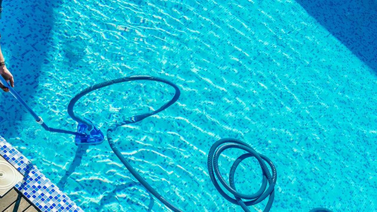 How to Hire a Professional Pool Contractor in Houston?