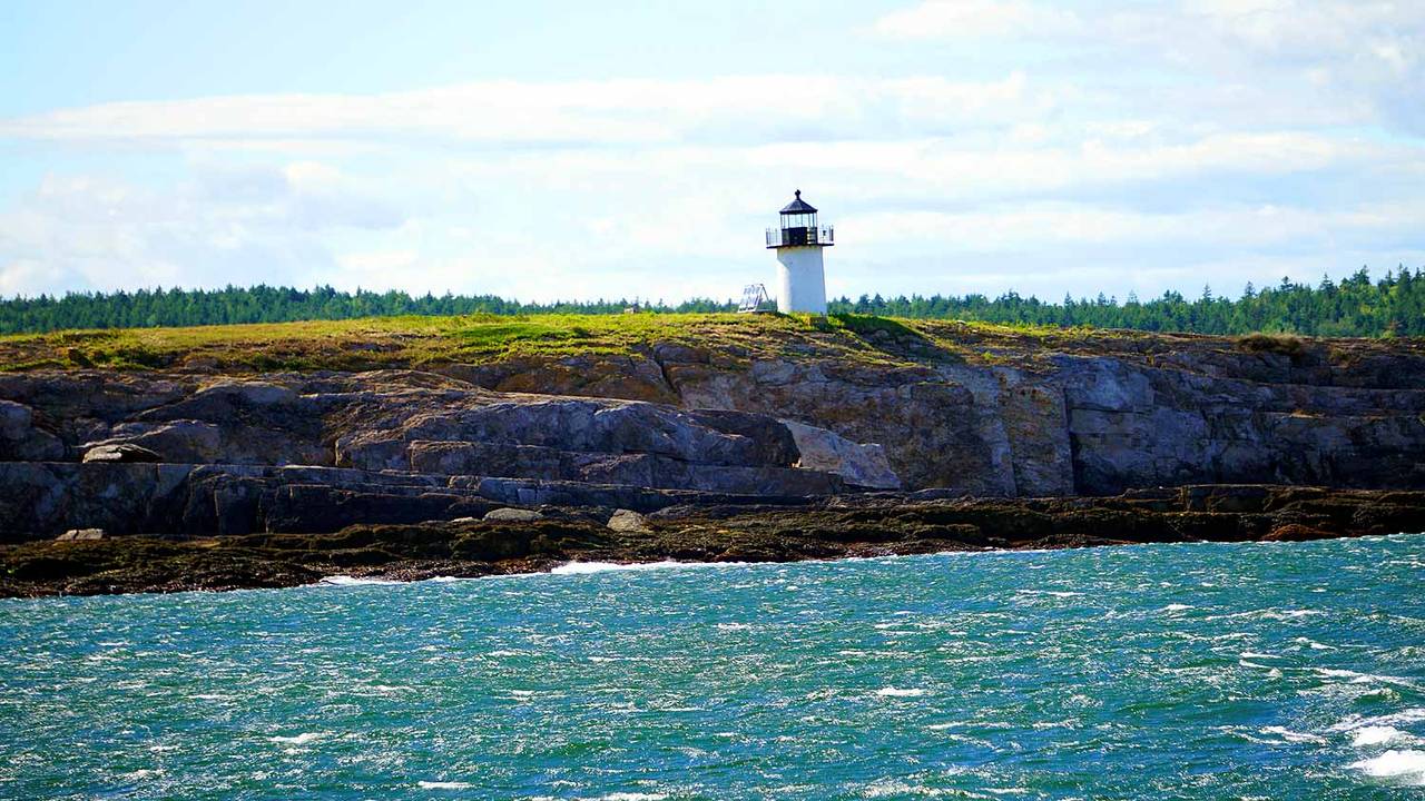 lighthouse-me-coast-1.jpg