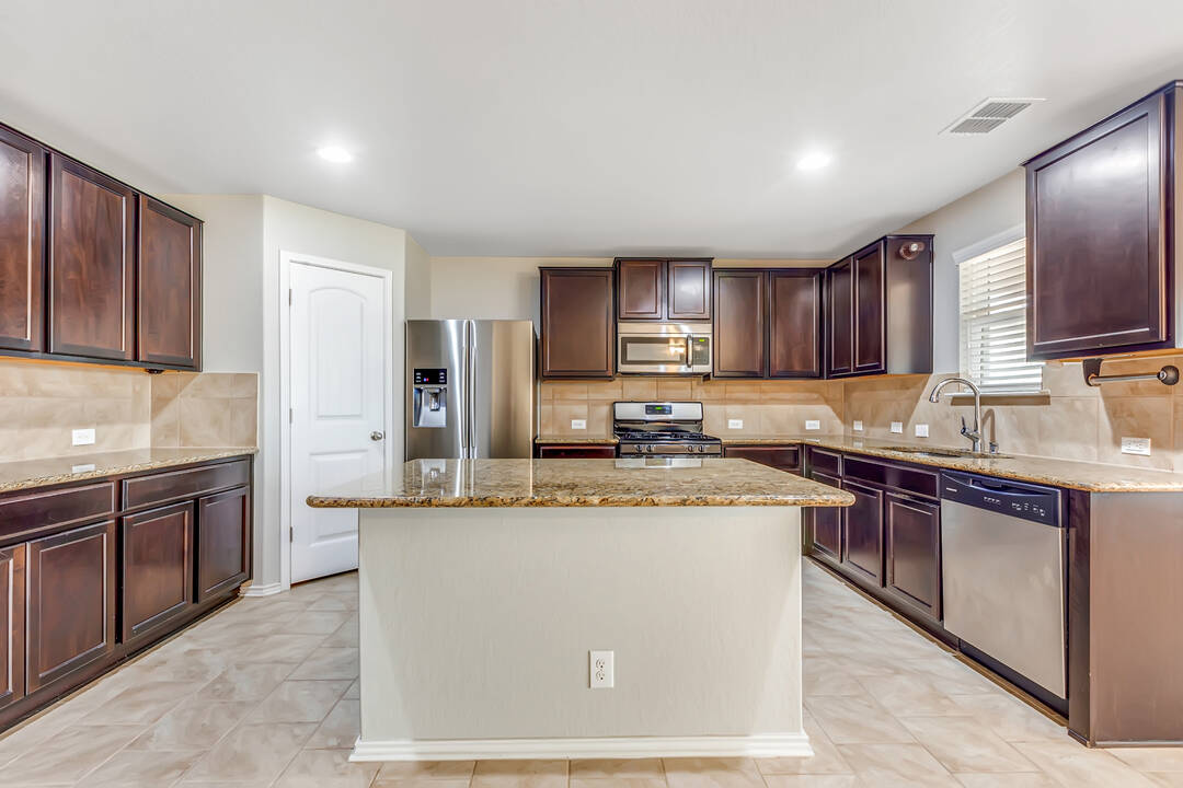 14009-shivers-cove-san-antonio-tx-78254-High-Res-10.jpg