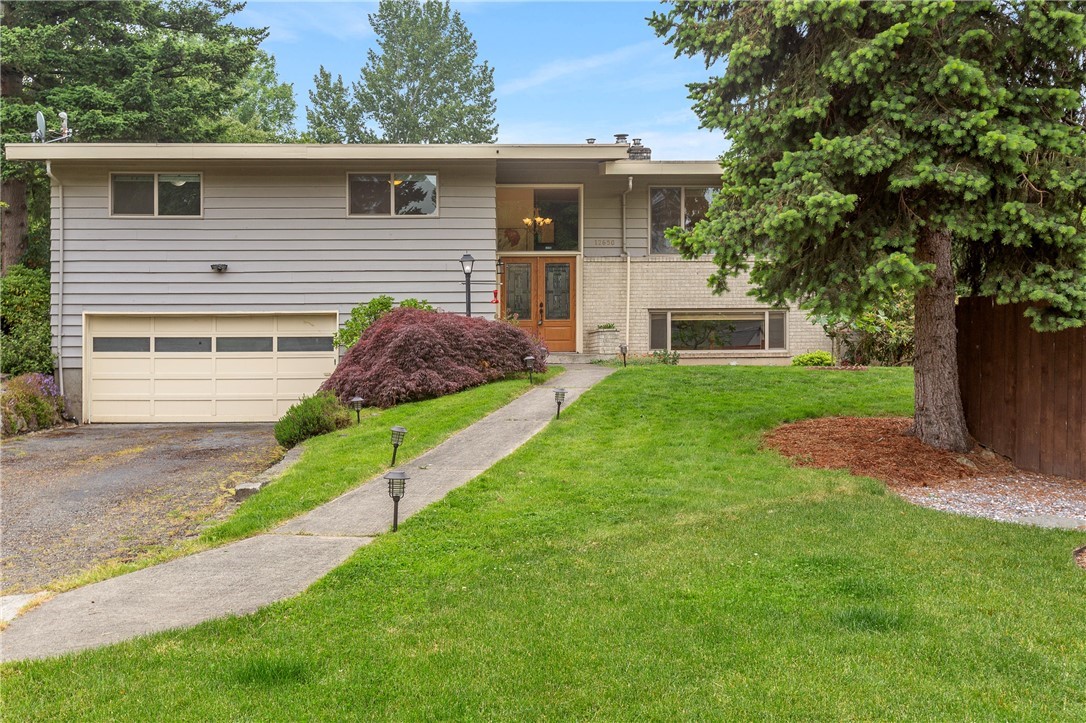 Perfect Mid-Century Home in a Quiet Cul-de-sac