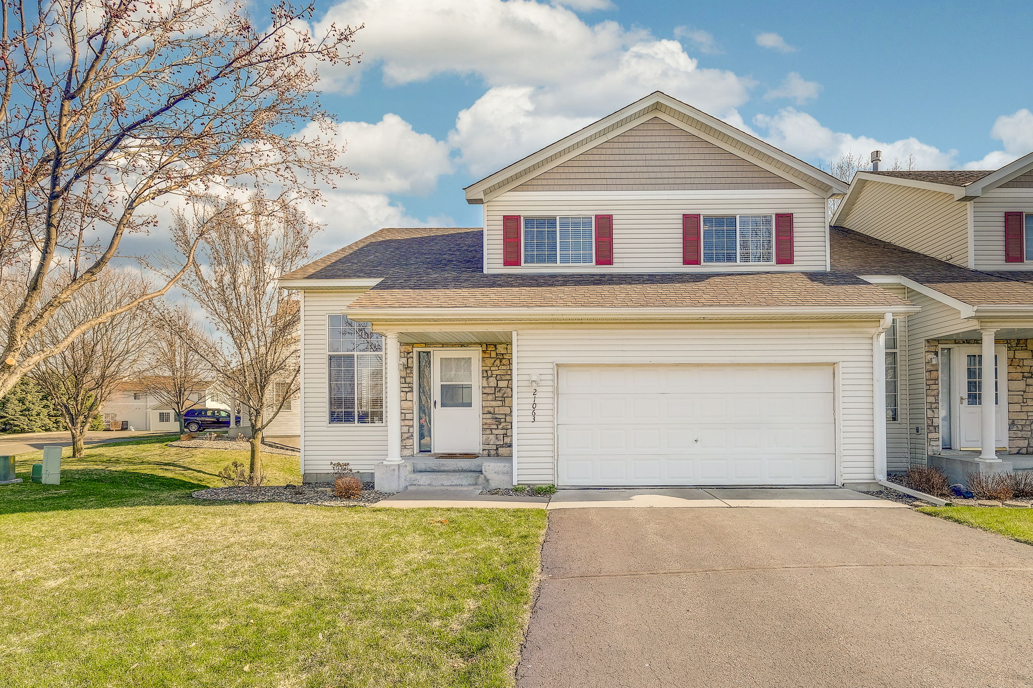 pond view townhome in Forest Lake MN