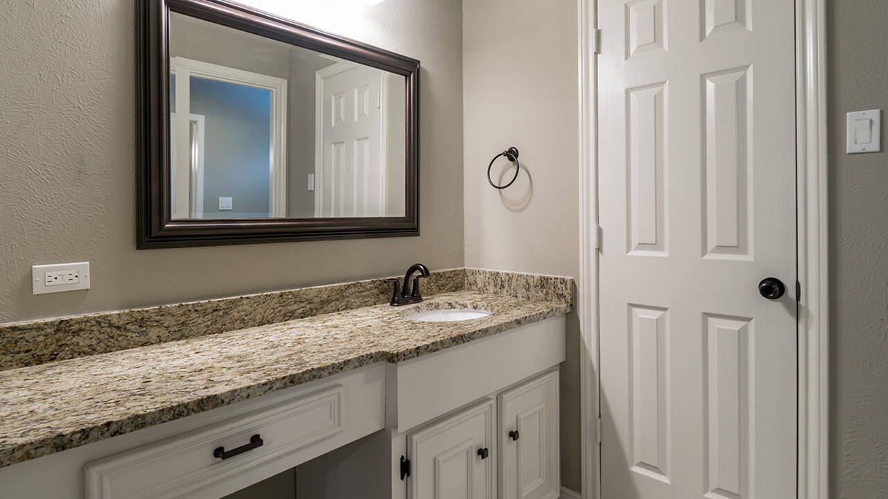 20_MasterBath_Web.jpg
