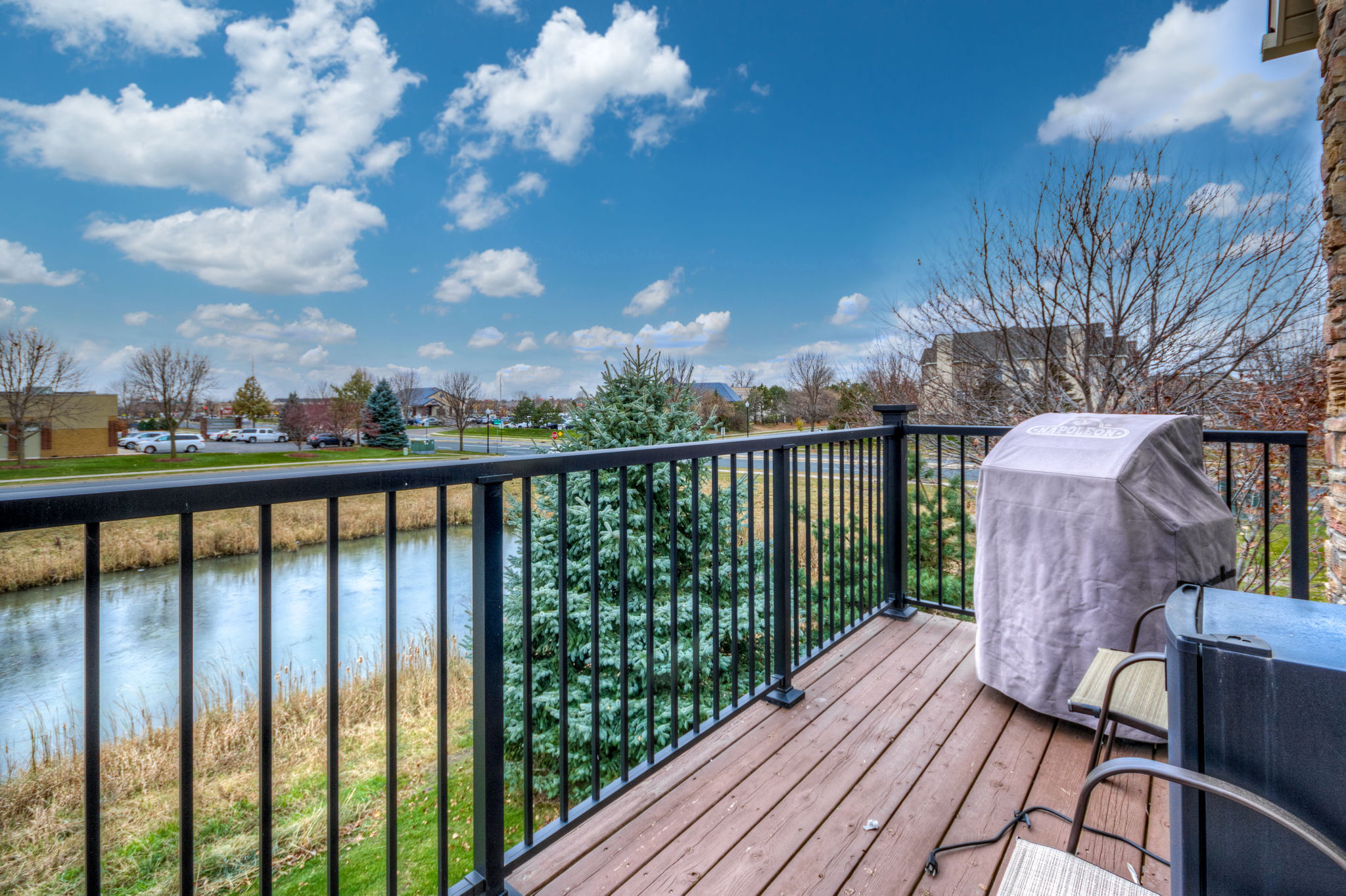 Club West end unit townhome in Blaine