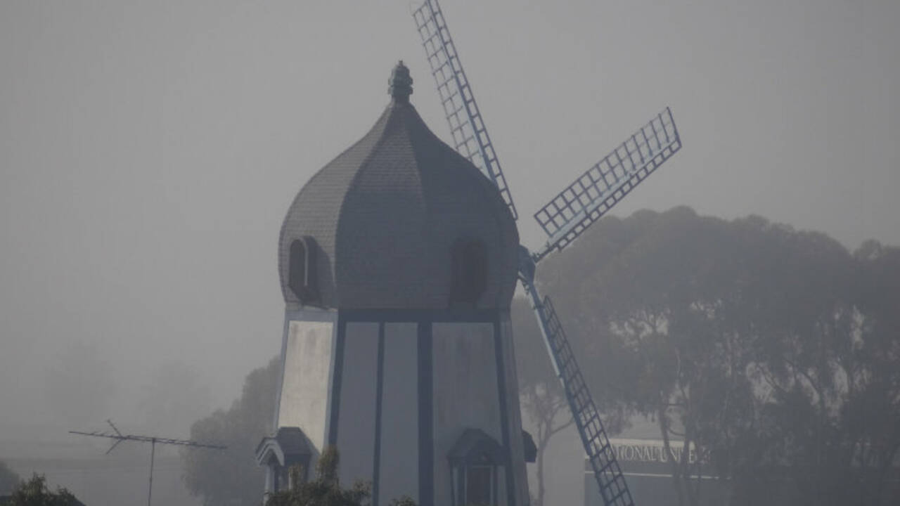 Windmill_in_fog.jpg