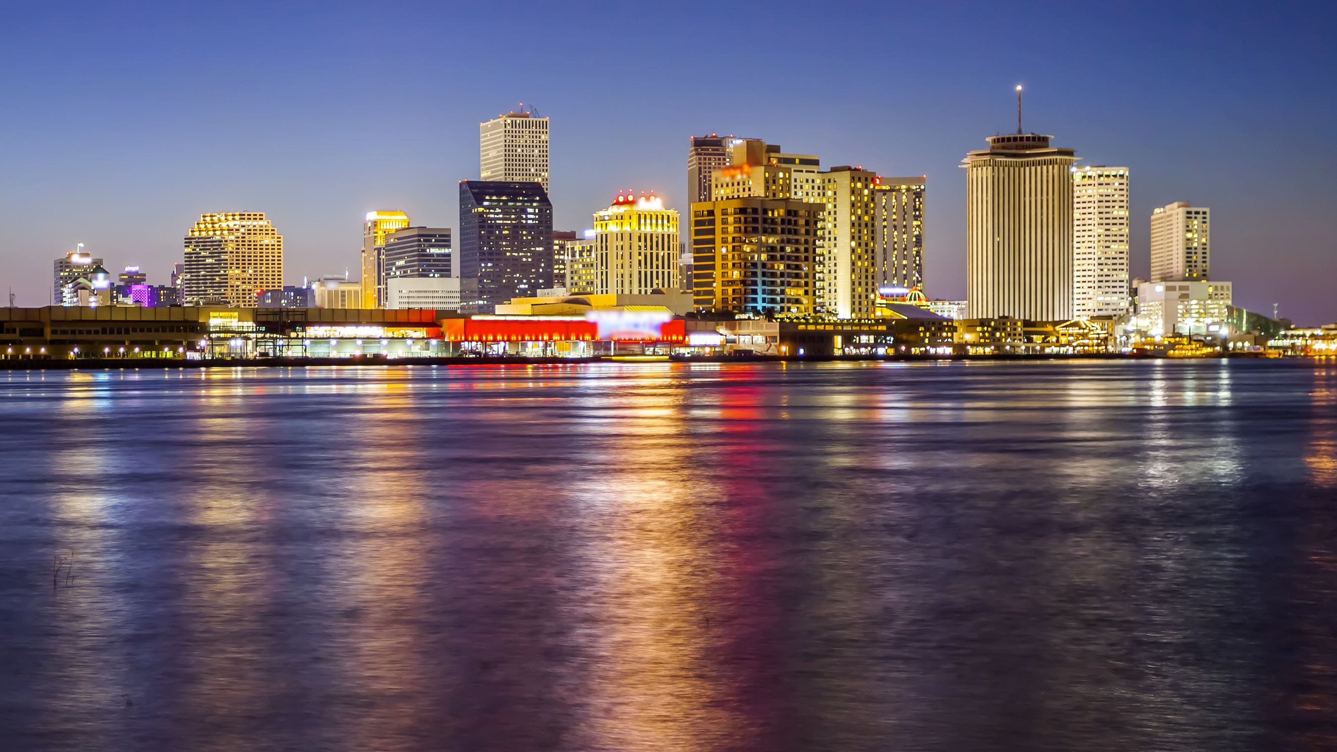 Tour the CBD/Warehouse District in NOLA