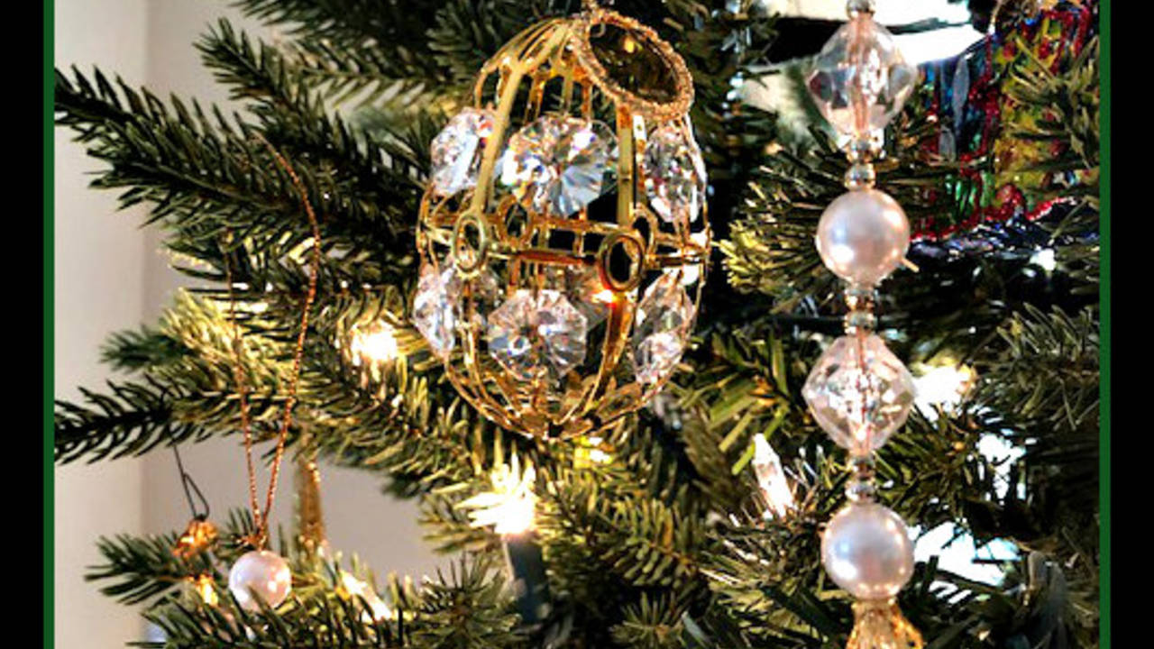 Fabrige_egg_ornament.jpg