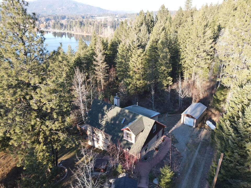 Weir_House_and_Lake_Drone.JPG