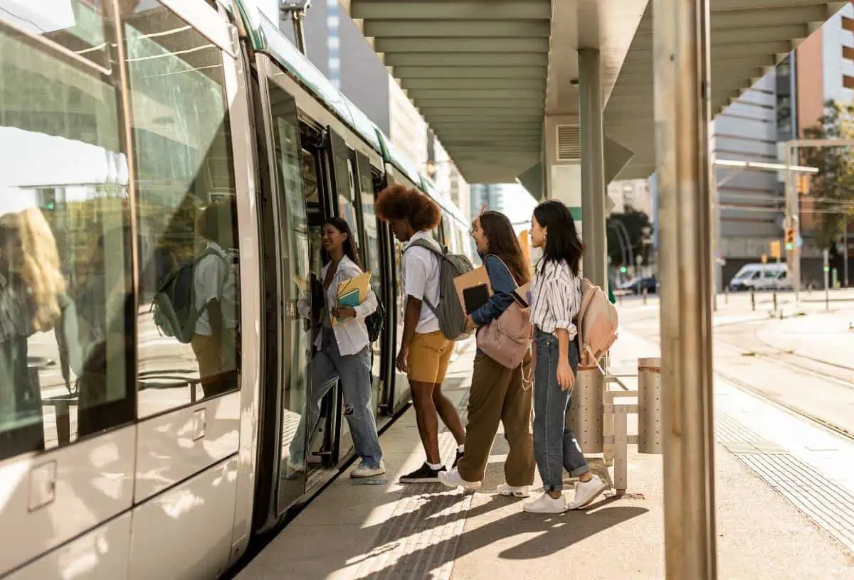 LA Public Transit On Commercial Locations: What You Nee