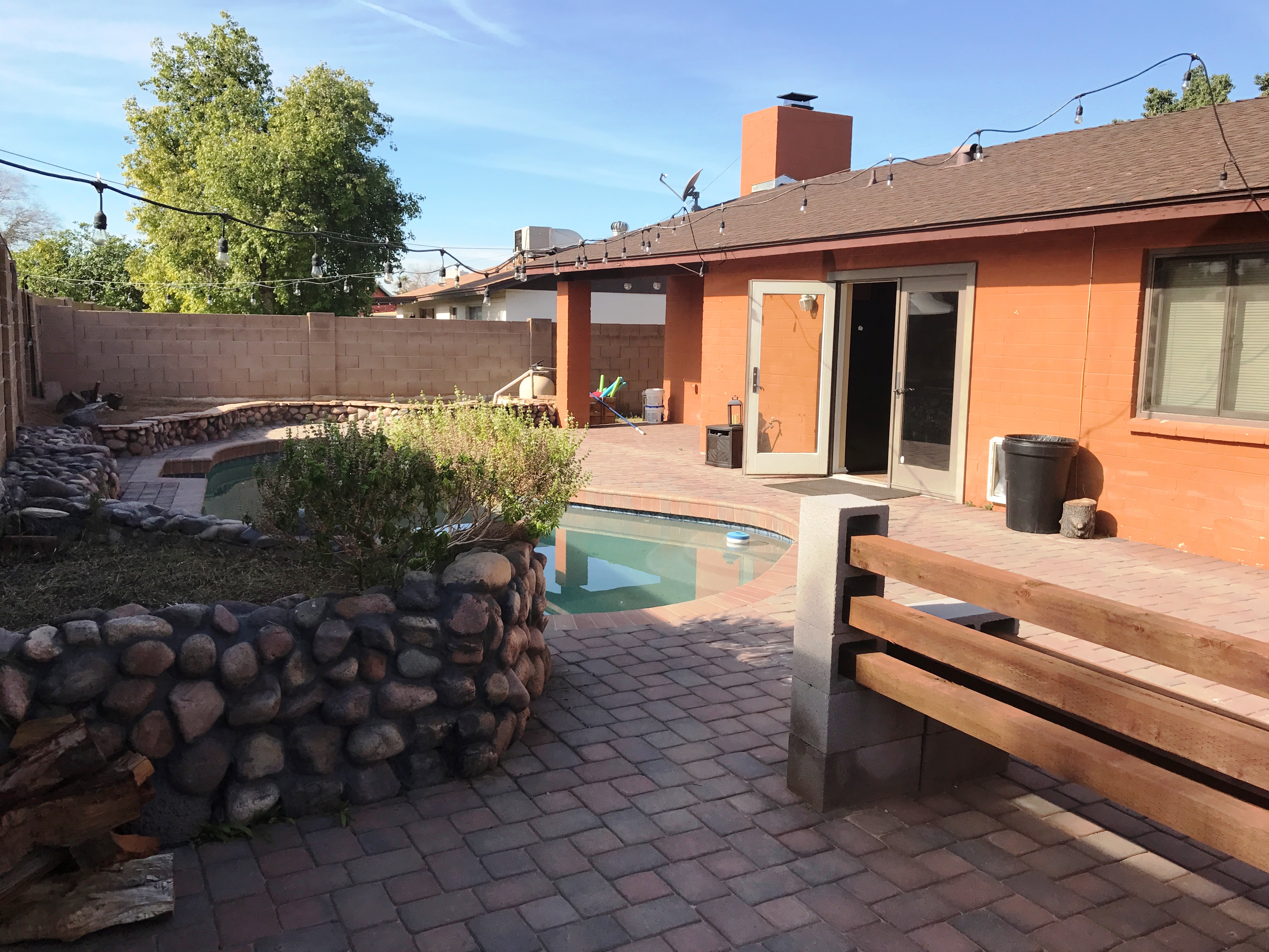 4 bedroom home with pool in Park Place North, Glendale