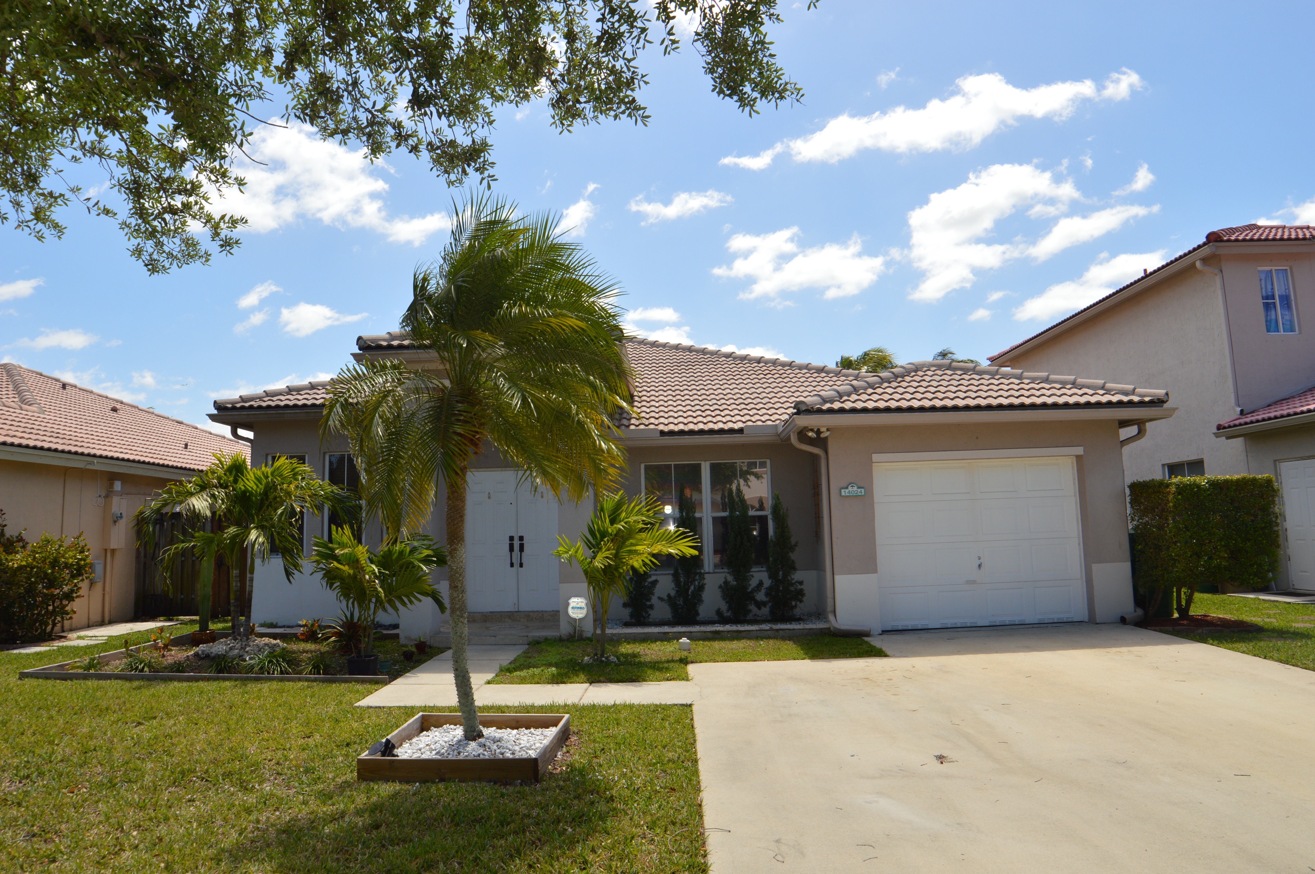 3 Bed/2 Bath Poinciana Parc Pool Home for Sale in Davie