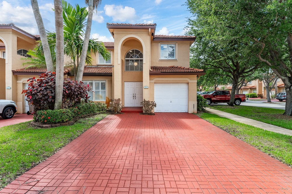 A Picture Perfect Poinciana Parc Townhome FOR SALE