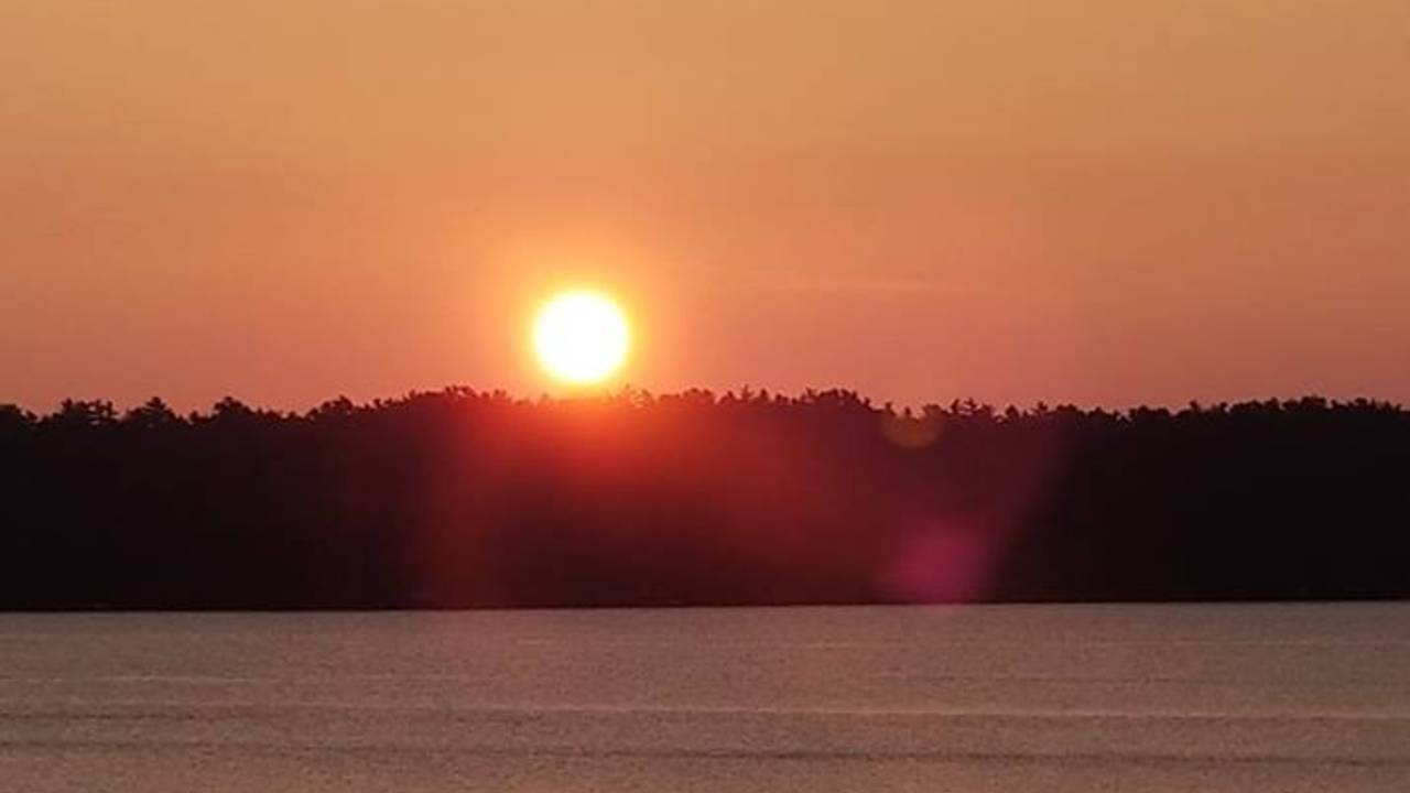 sunrise_lake.jpg