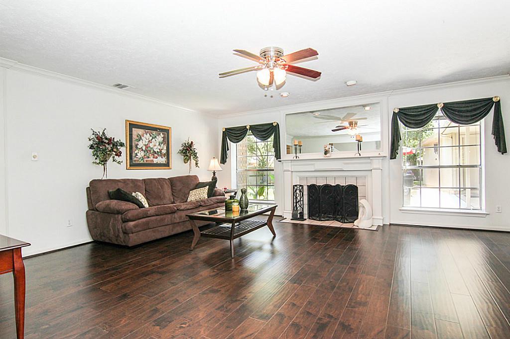 5 bedroom home zoned to Clements High school!