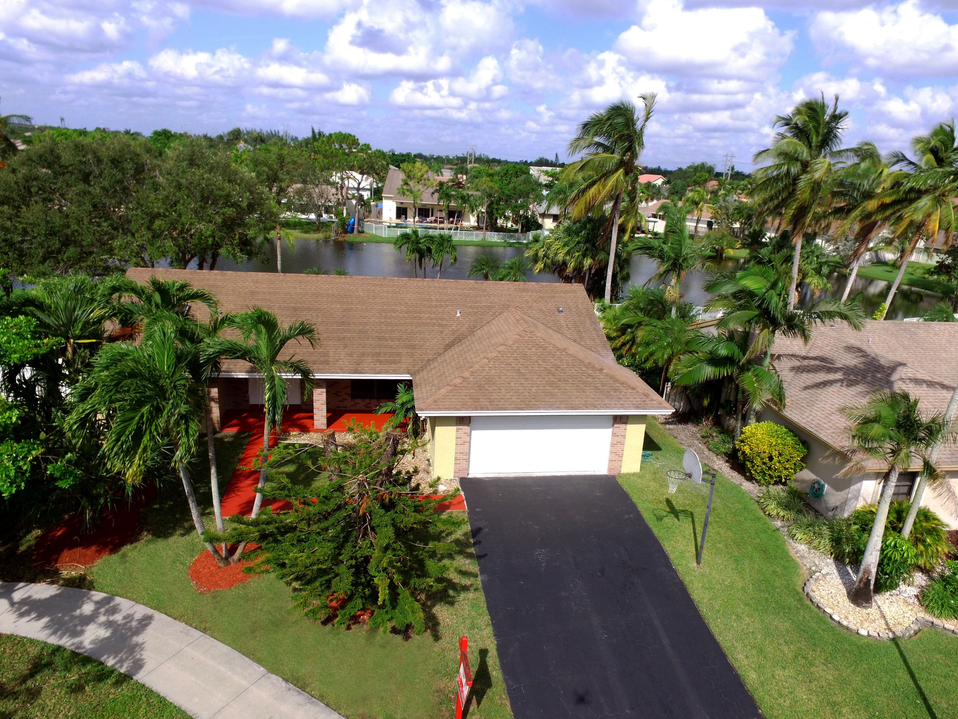 A 3 Bed/2 Bath Shenandoah Lakefront Home Sold in Davie