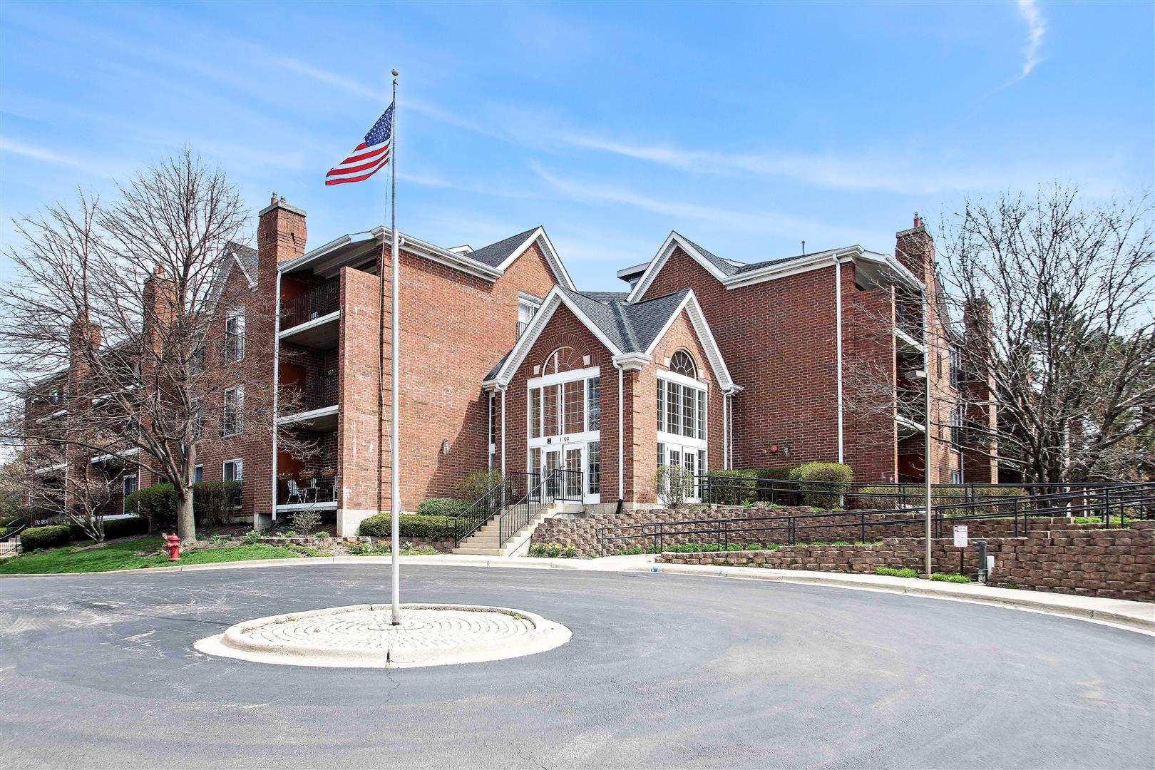 93 Hunt Club Dr, St Charles, IL 60174