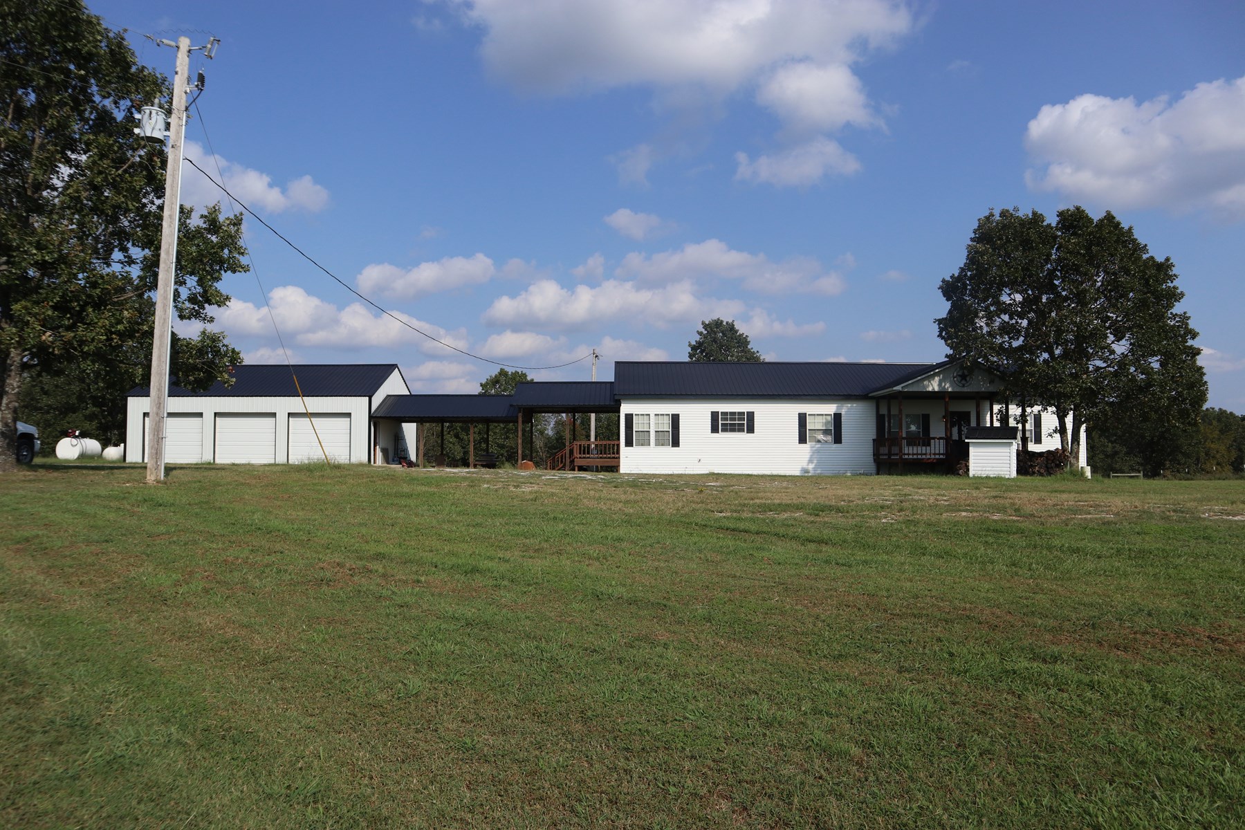 Country Home & Farm in Viola, Arkansas