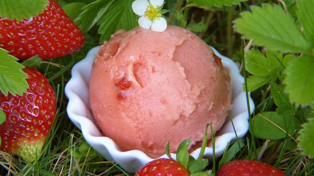 strawberry-ice-cream-2239407_1280.jpg