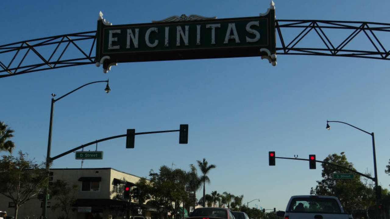 Encinitas_Sign_in_Encinitas_California.jpg