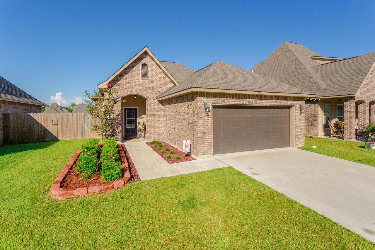 OAK RIDGE ESTATES 17534 Waterloo