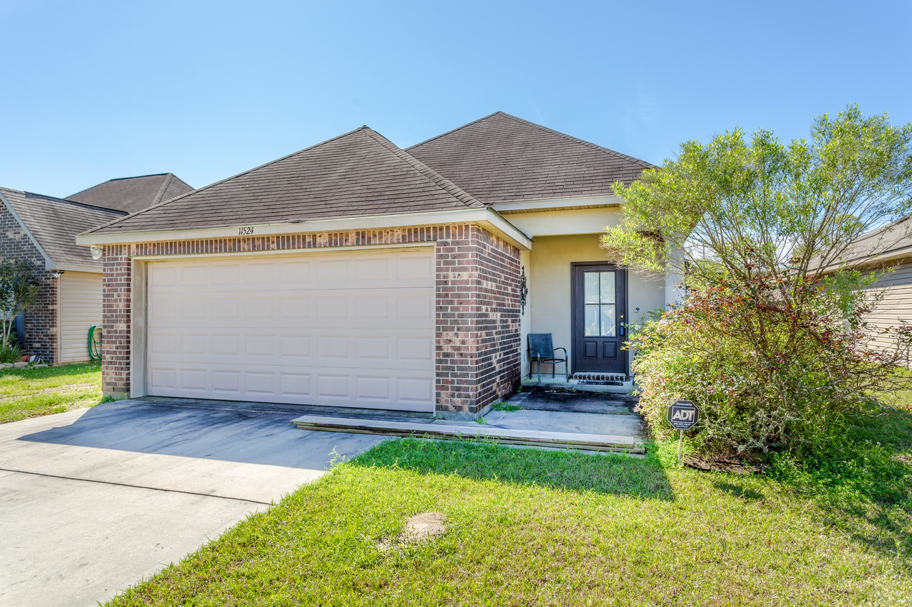 LAKE AT GRAYS CREEK 11524 Mary Lee