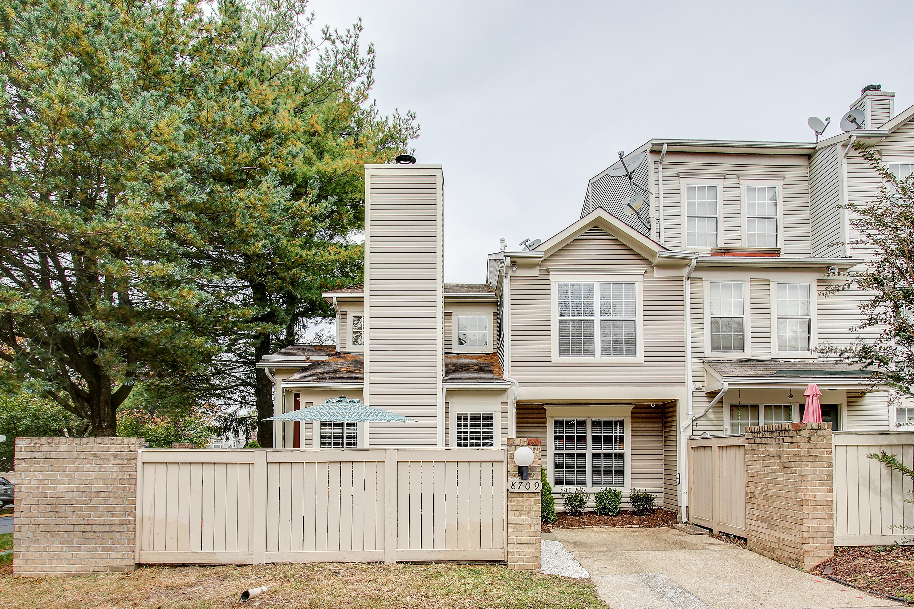 Lovely Gaithersburg Townhome!