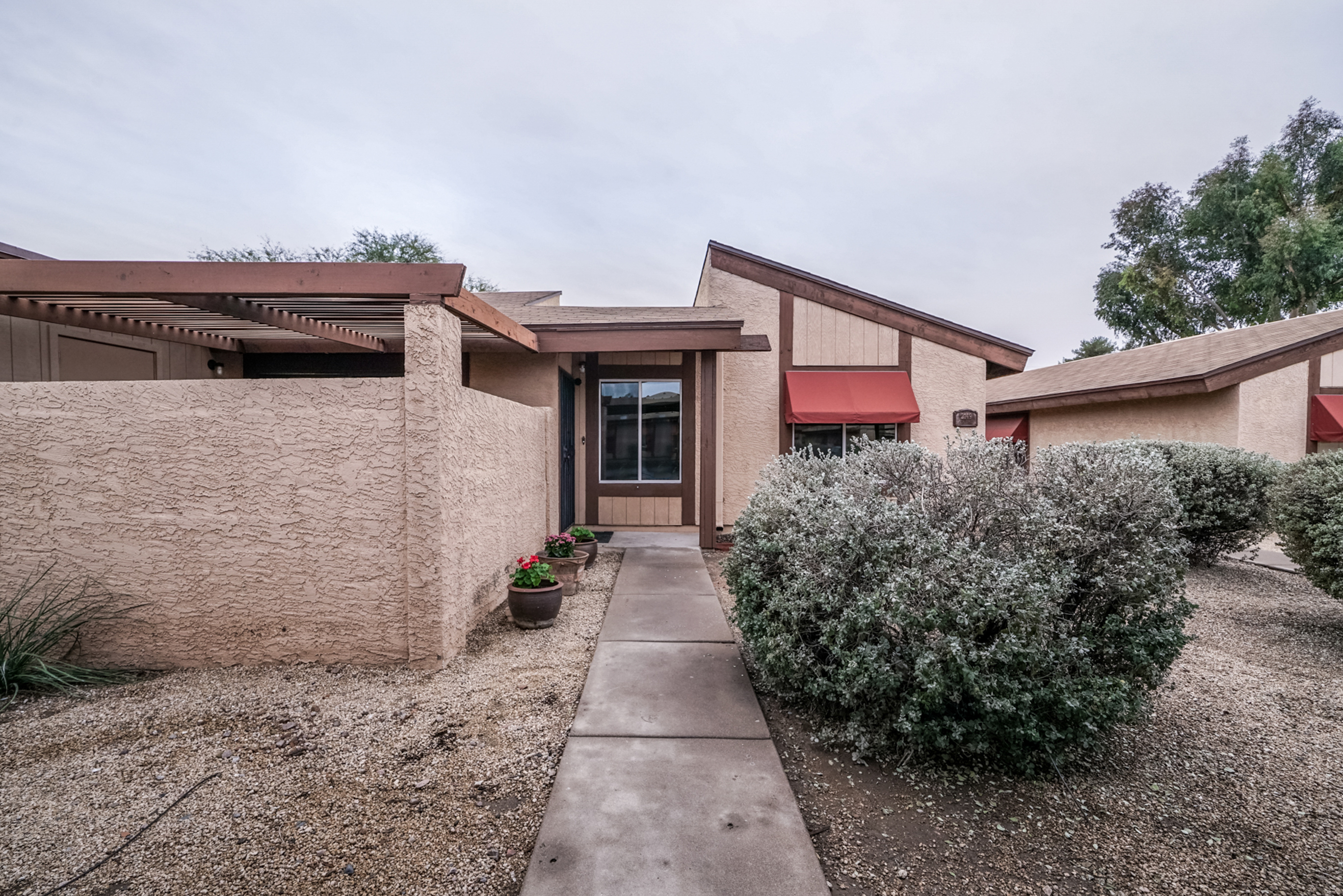 3 Bed 2 Bath Completely Remodeled Townhouse Near ASU