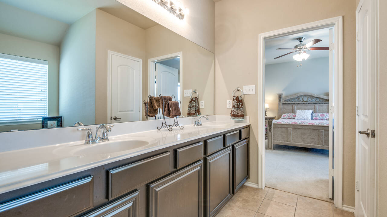 9104-waterman-dr-providence-village-tx-High-Res-23.jpg