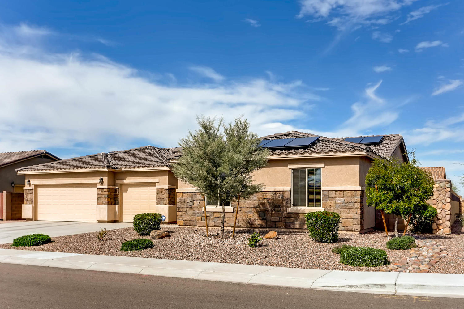 4 bedroom 2 bathroom home Laveen Arizona